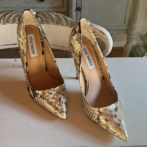 Steve Madden - Gold Snake Skin Gold Pumps